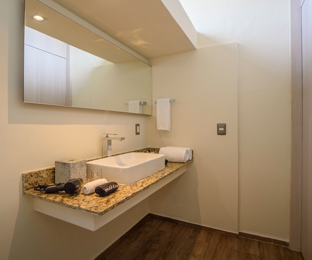 Penthouse, 1 King Bed, Private Pool - Photo 4