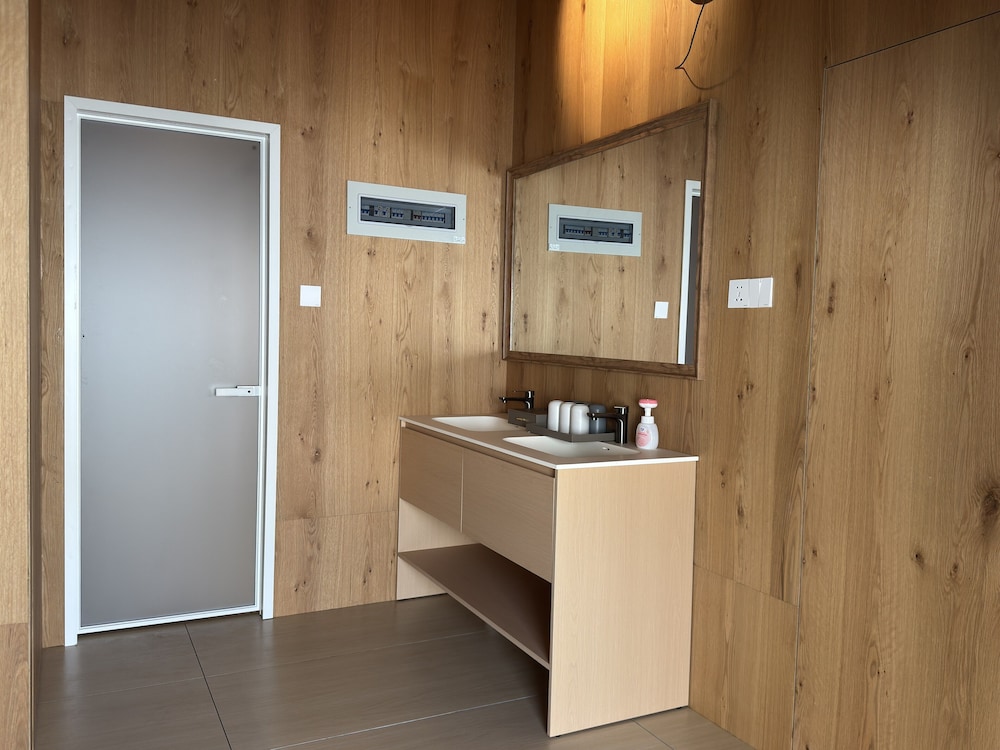 Family Room, 3 Bedrooms - Photo 11