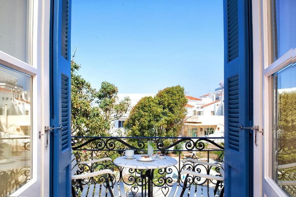 Superior Triple Room, Balcony, City View