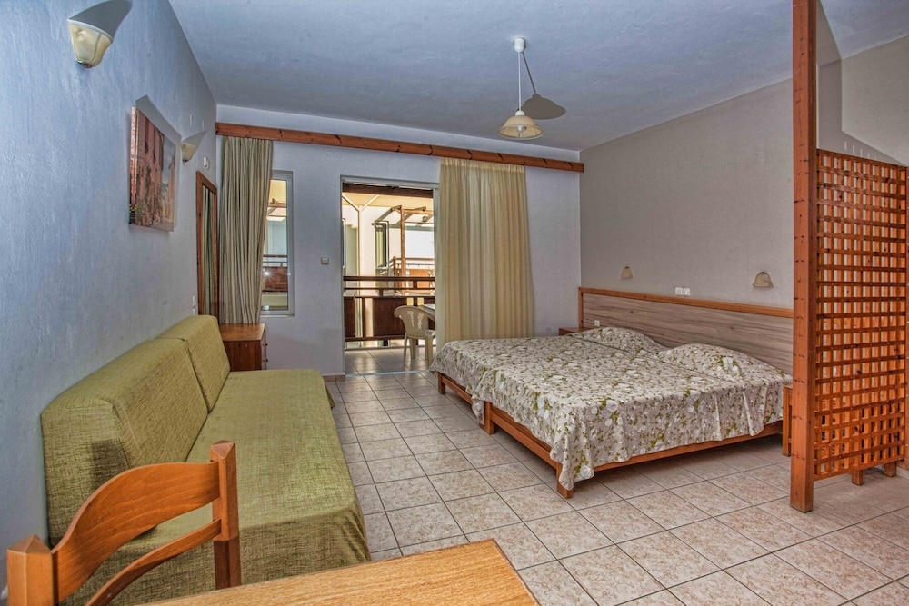 Studio, Partial Sea View (2-3 Adults) photo 2