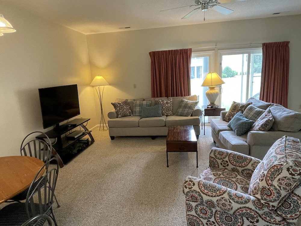 Condo, 2 Bedrooms