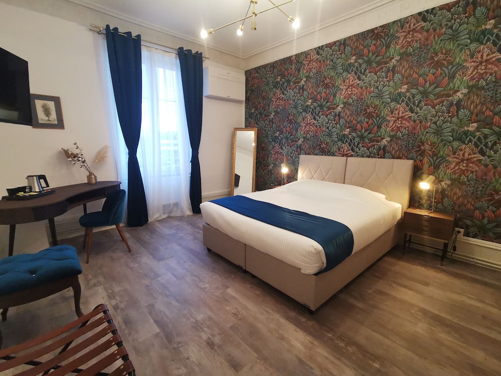 Golden Suite (5)