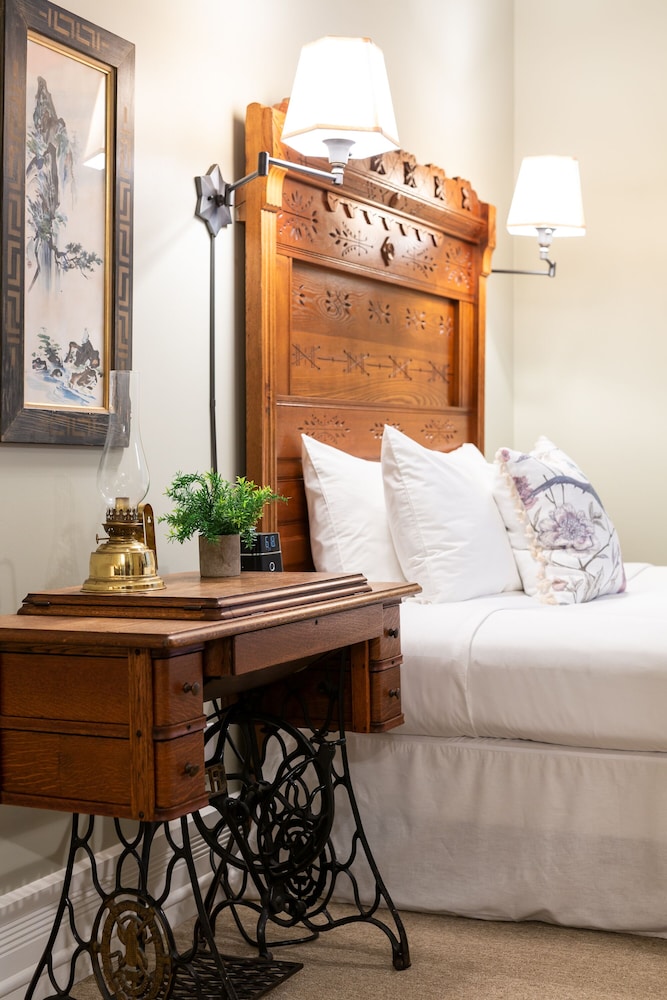Grand Suite, 1 Queen Bed photo 2
