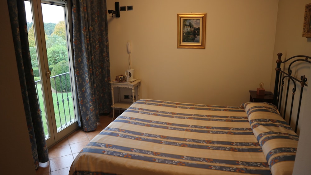Classic Double Room photo 2