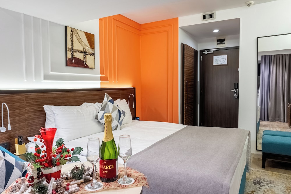 Standard Room, 1 King Bed photo 1