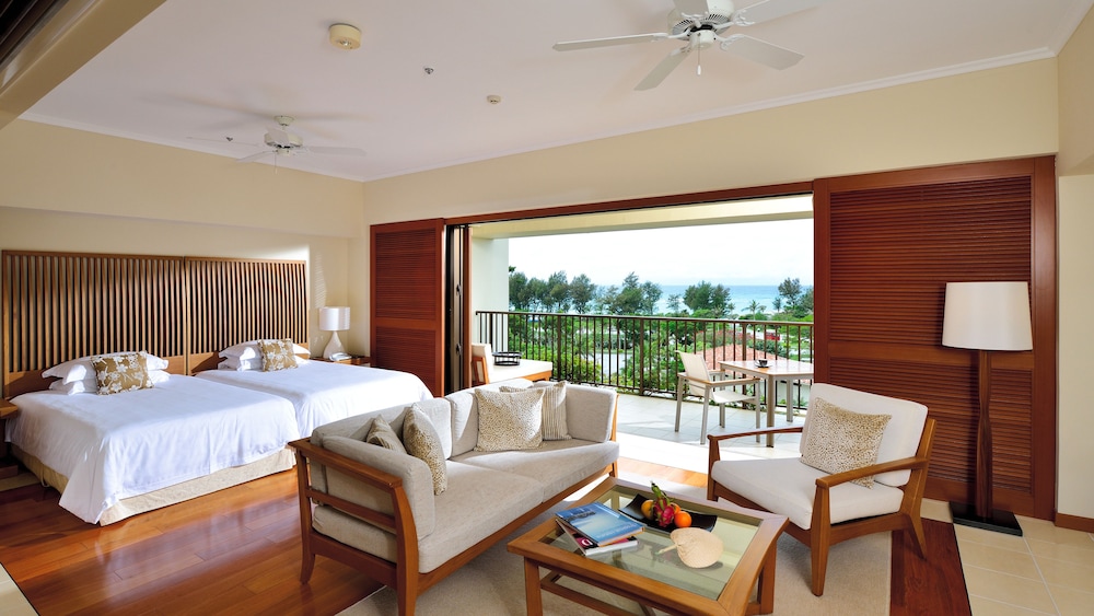 Club Deluxe with Sunset View, with Club Service, Non Smoking - Adult Only 13 or over - Photo 4