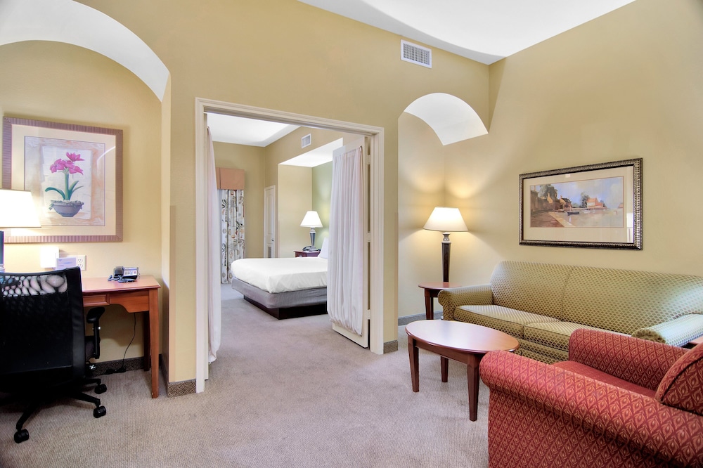 Suite, 1 King Bed (Walk-In Shower) - Photo 3