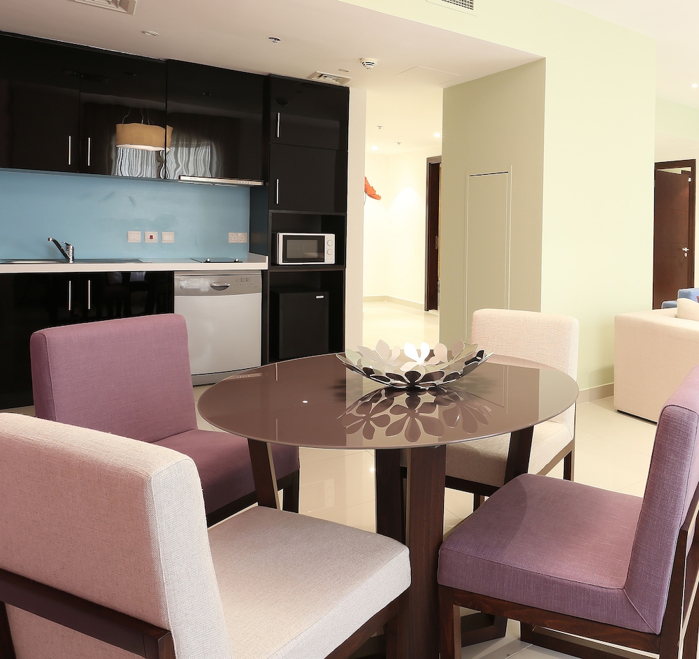 Suite, 1 King Bed, City View photo 3