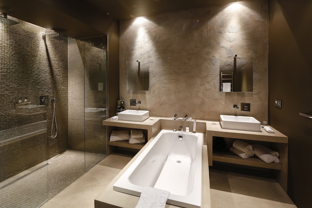 Junior Suite, 1 Queen Bed, free spa access photo 3