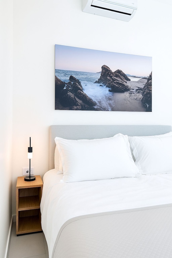 Suite, 2 Bedrooms, Balcony photo 3