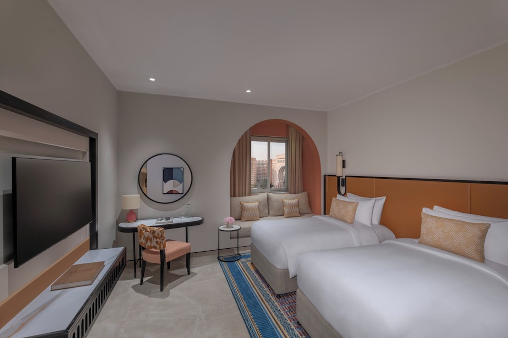 Superior King or Twins Room - Newly Renovated - Photo 2