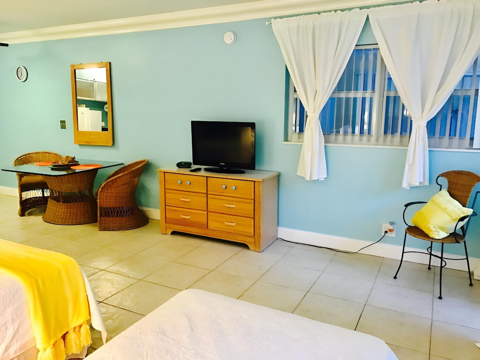 Family Studio, 3 Twin Beds, Kitchen, Courtyard View photo 1