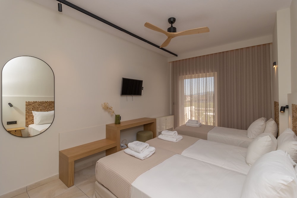 Triple Room, Partial Sea View photo 3