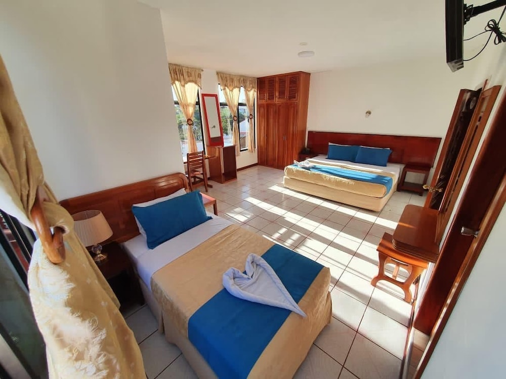 Economy Twin Room, Private Bathroom, Poolside photo 2