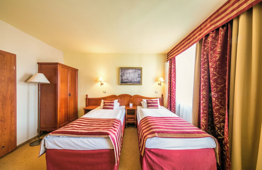 Twin Room - Photo 3