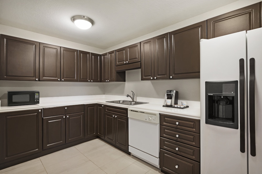 Suite, 1 Bedroom - Photo 1