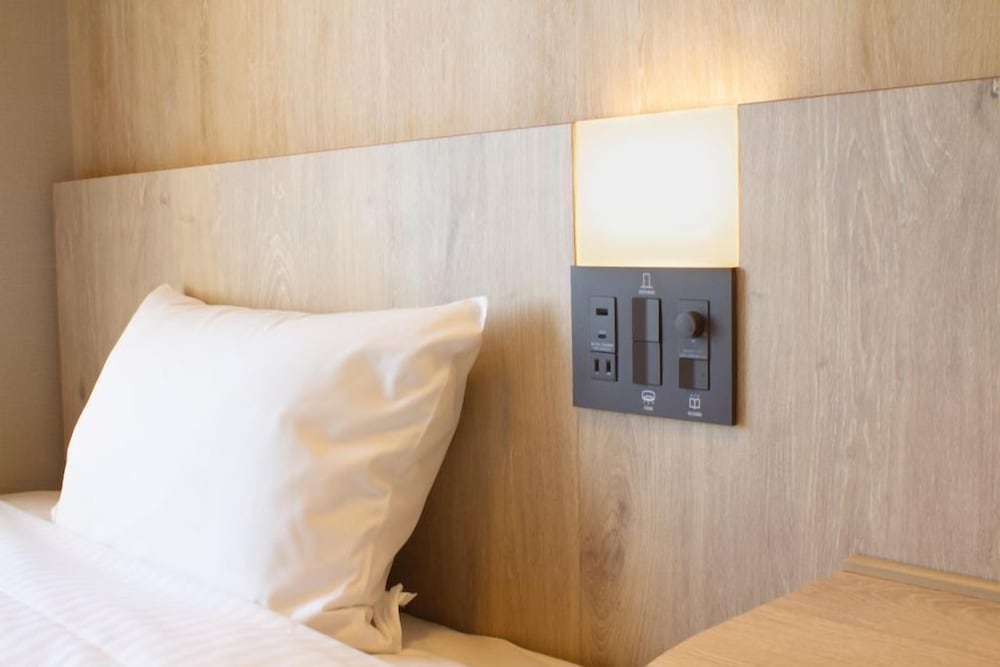 Renovated Top Floor Standard Single Room, Non Smoking (VOD & Check-in from 2 PM) photo 3