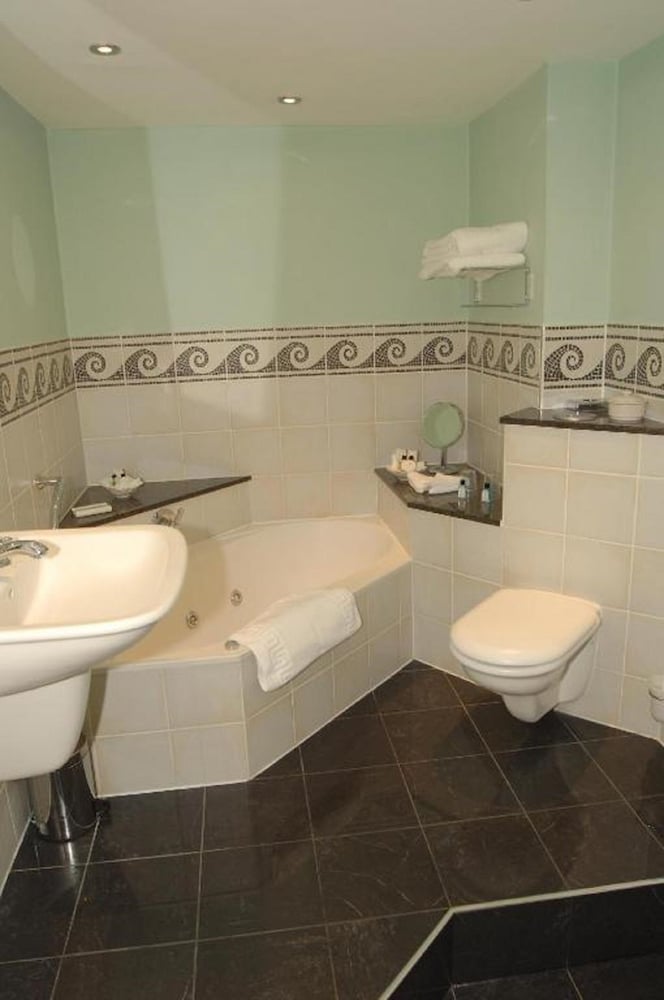 Suite - Photo 3