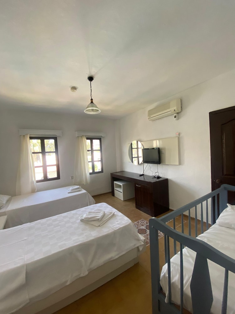 Economy Twin Room - Photo 1
