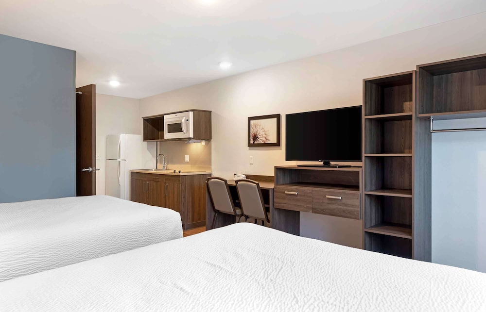 Standard Studio, 2 Queen Beds, Non Smoking, Refrigerator & Microwave - Photo 3