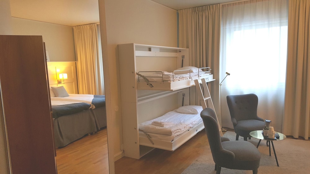 Family Room, 2 Twin Beds, Non Smoking - Photo 5