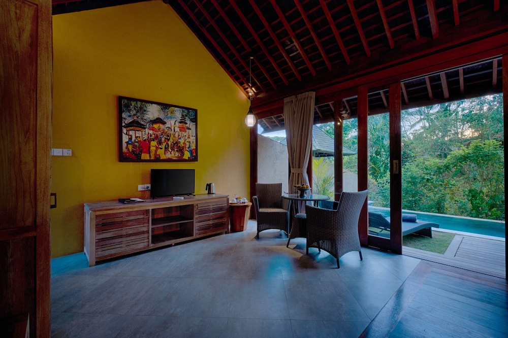 Premier One Bedroom Pool Villa (Free 1x Floating Breakfast or Minibar) thumbnail 6