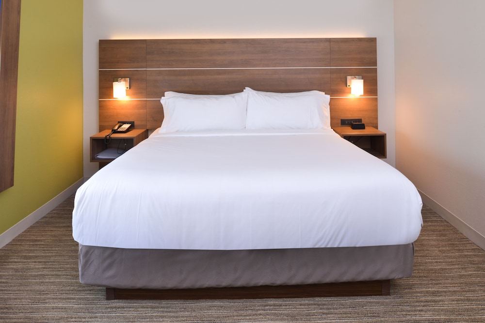 Suite, 1 King Bed, Accessible (Communications) - Photo 2
