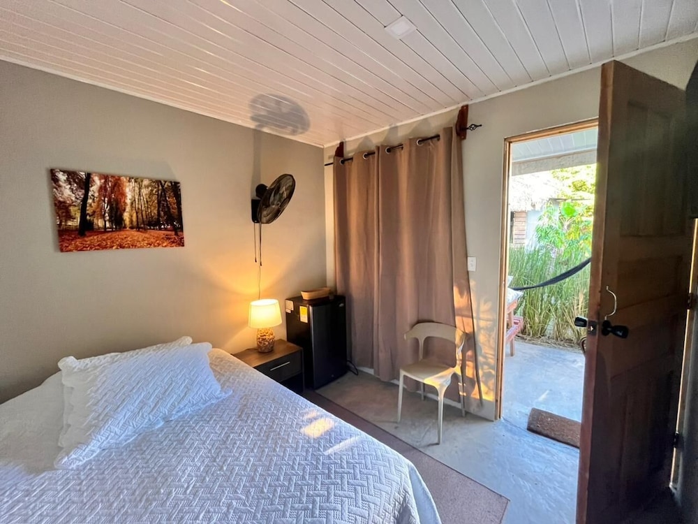 Comfort Room, Air conditioning, Garden View