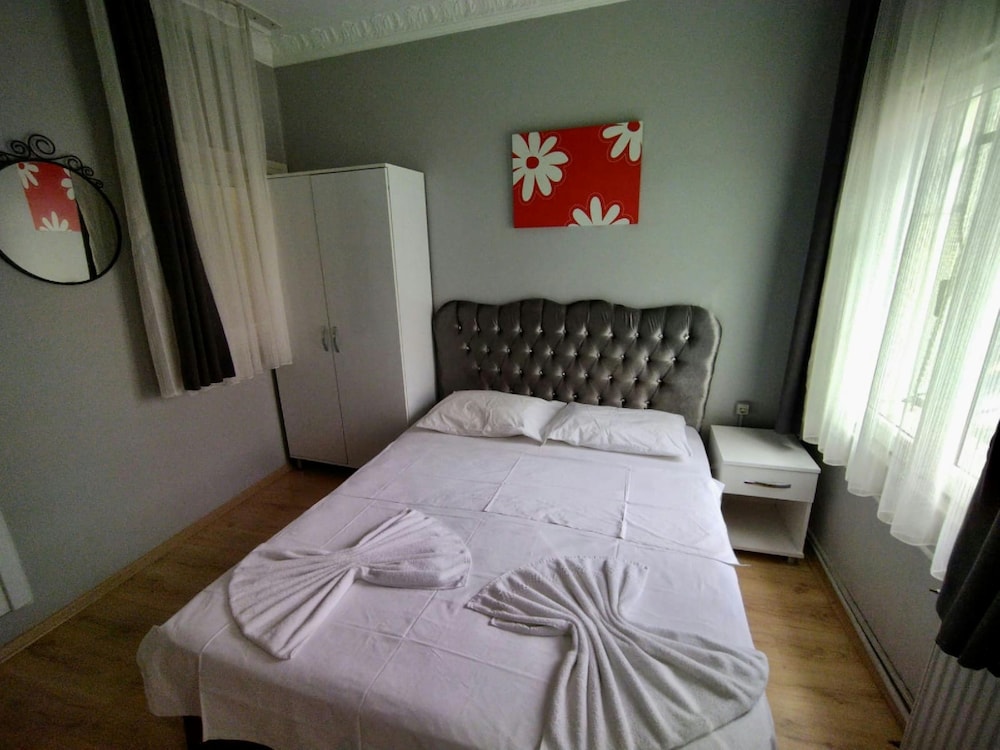 Single Room with Shared Bathroom photo 3