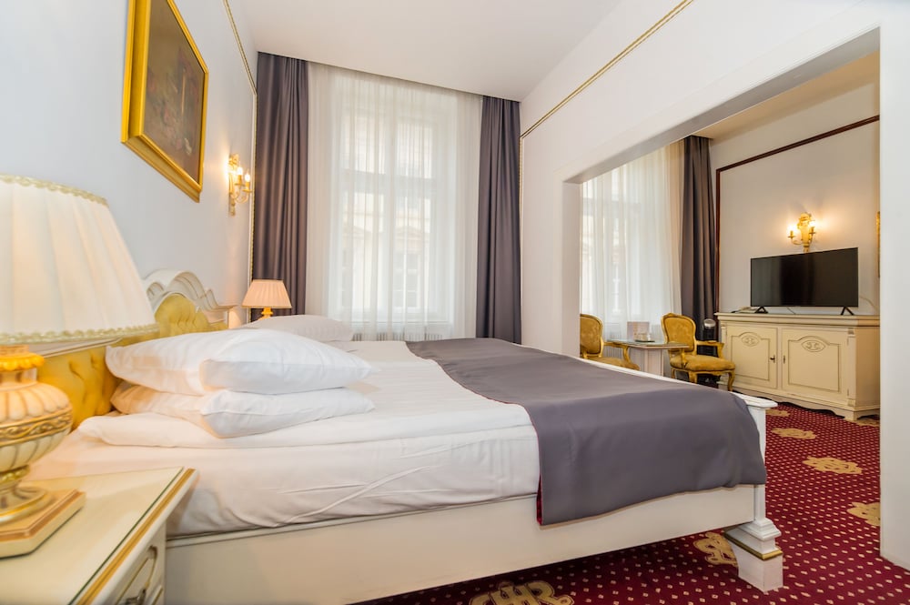 Deluxe Suite