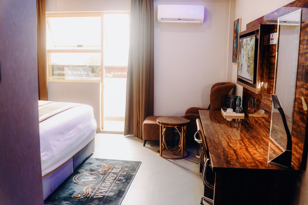 Executive Room, 1 Double Bed, Non Smoking, Pool View photo 2