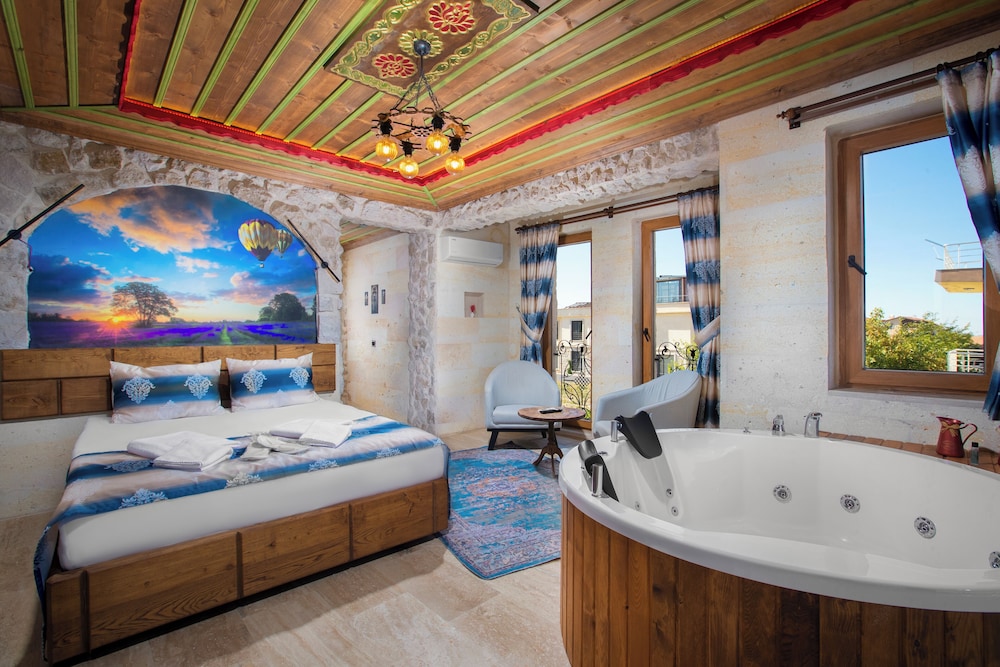 Royal Room, Balcony, Mountain View