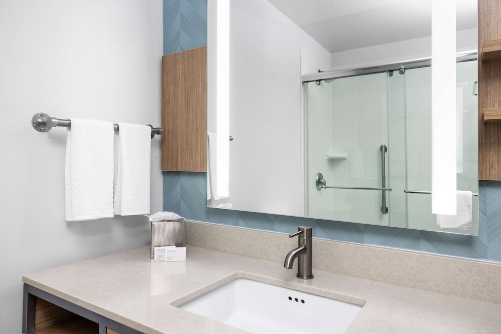 Room, Accessible - Photo 8