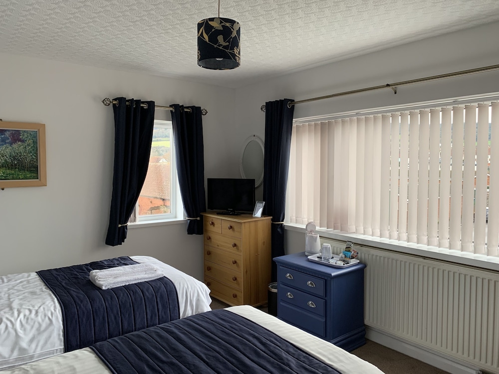 Twin Room, Ensuite photo 3