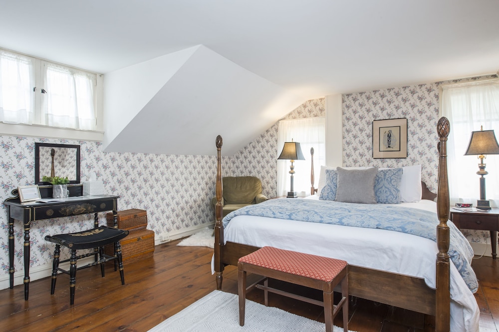 The Mt. Everett Room, 1 Queen Bed photo 1