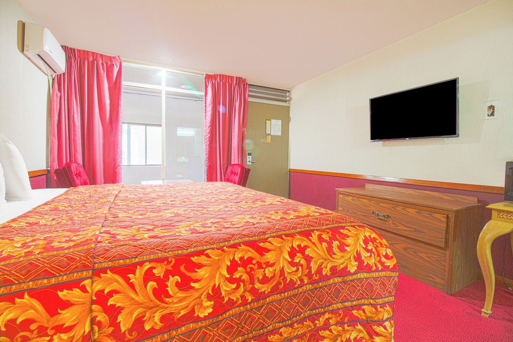 Room, 1 King Bed, Non Smoking - Photo 10