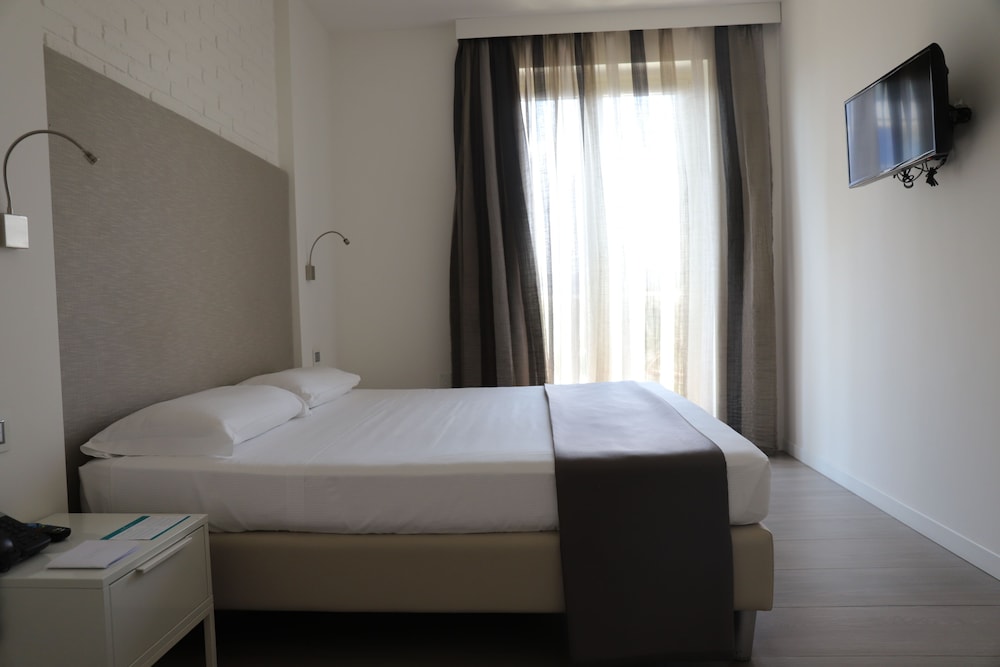 Comfort Double Room Single Use, Partial Sea View photo 1