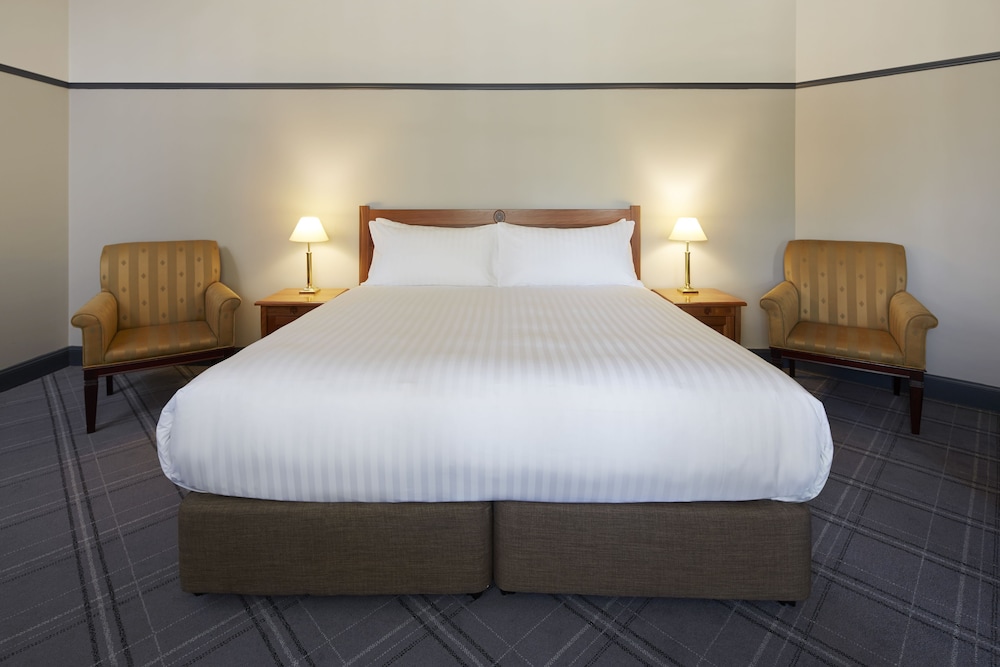 Winter Staycation Superior Room - $20 Grab & Go Credit, Parking, Late Check Out photo 3