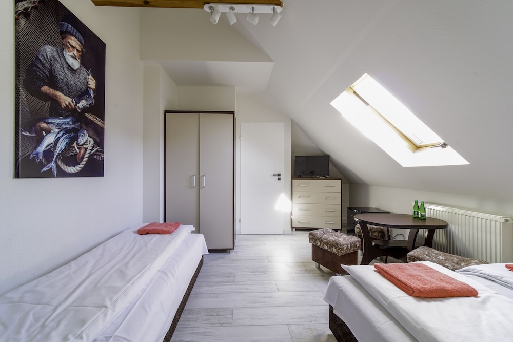 Room - Photo 7