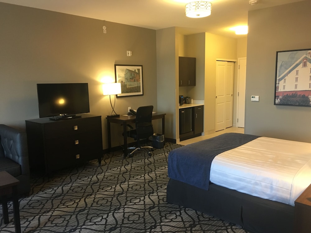 Suite, Multiple Beds, Accessible, Bathtub (with Sofabed) photo 2