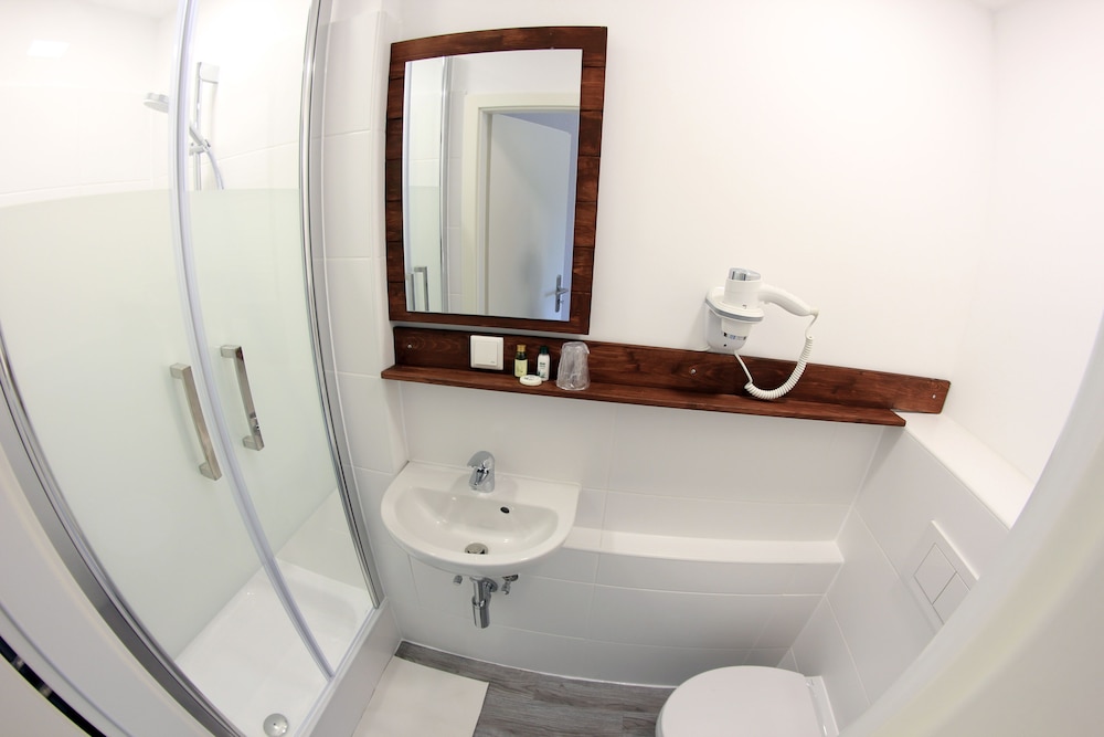 Basic Single Room, 1 Twin Bed, Non Smoking, Courtyard Area photo 2