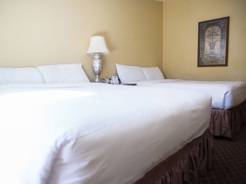 Deluxe Room, 2 Queen Beds, Balcony