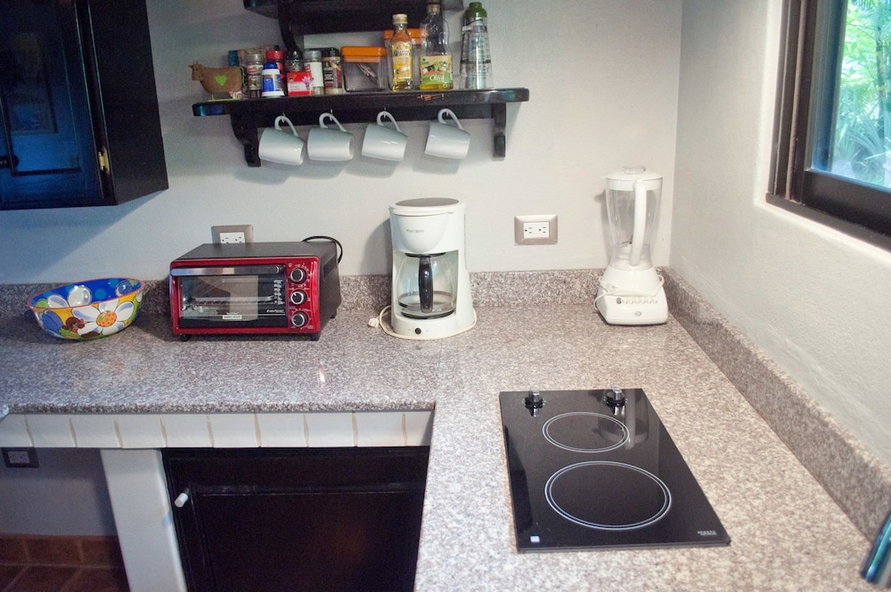 Signature Cottage, 1 Bedroom, Kitchen, Garden Area photo 2