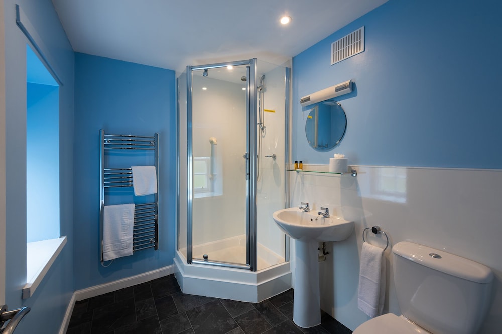 Standard Double Or Twin Room, Ensuite photo 3