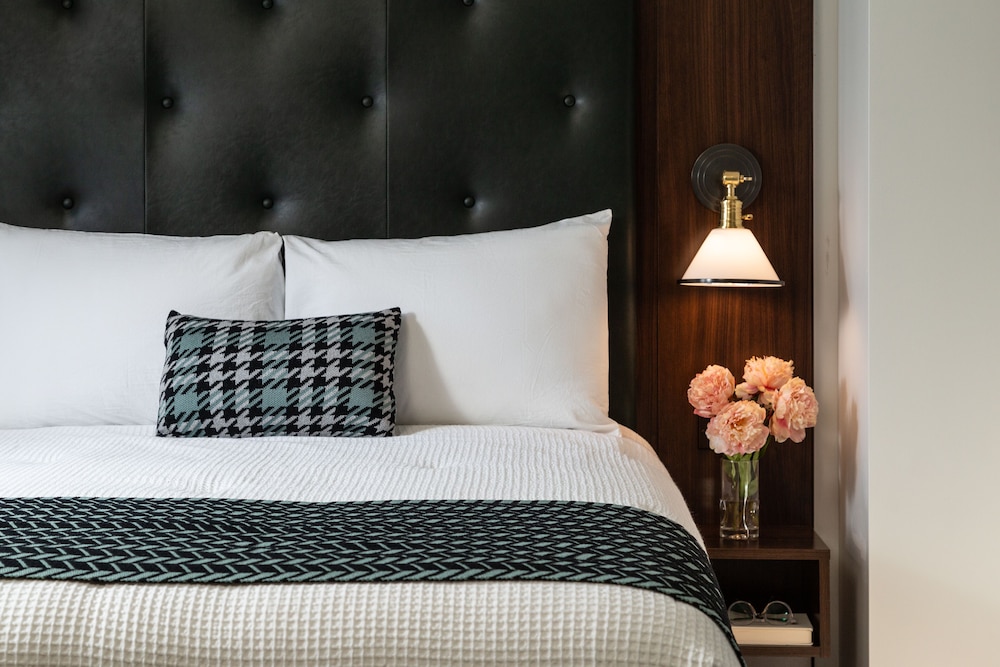 Classic Room, 1 Queen Bed - Photo 1