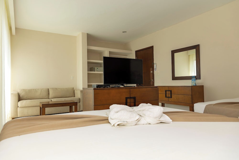Master Superior, 2 Queen Beds - Photo 1