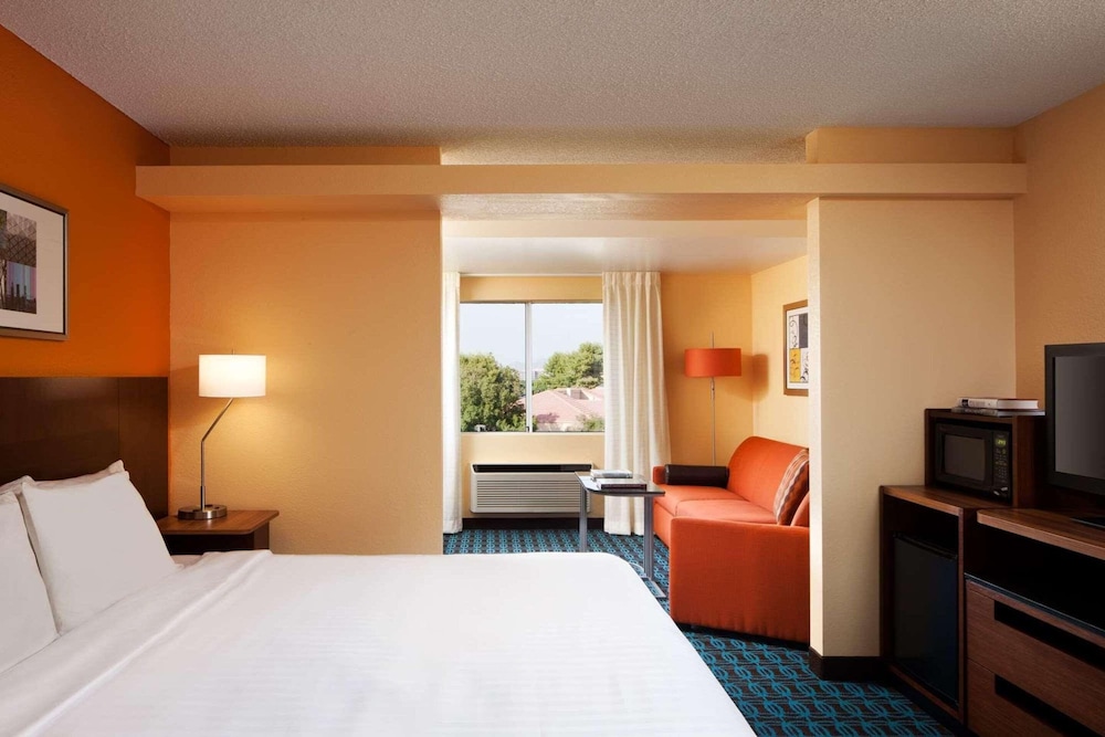 Suite, 1 King Bed, Non Smoking - Photo 3