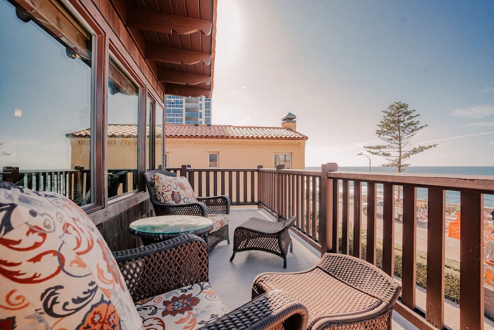 Deluxe Room, Multiple Beds, Ocean View - Photo 10