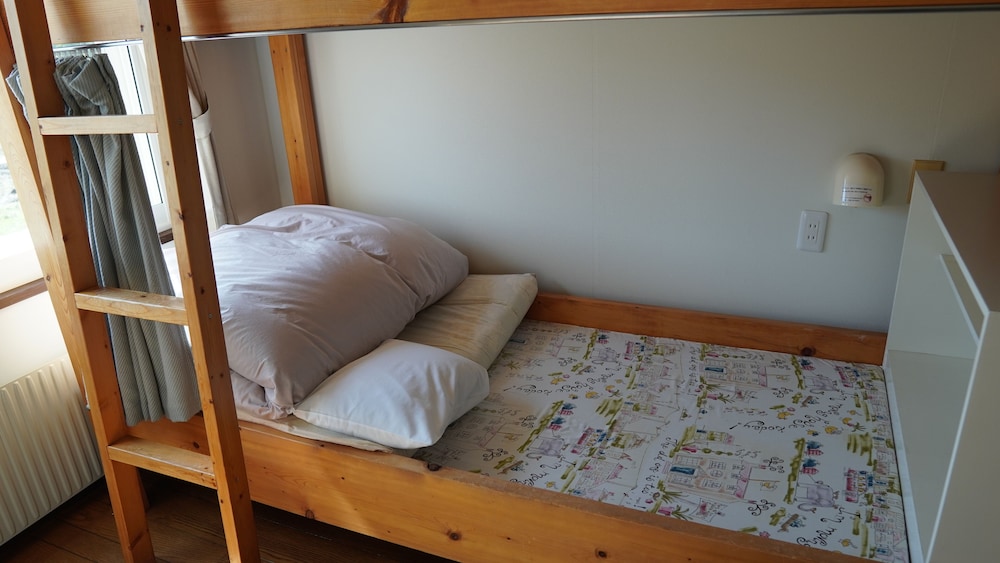 4 Bed Female Dormitory Room, Mountain View photo 3