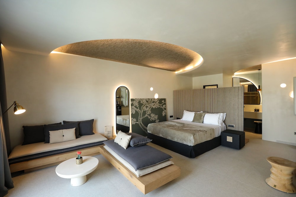 Executive Ruby Suite with private heated pool